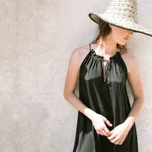 Amour Vert - Ruffle collar handkerchief hem dress